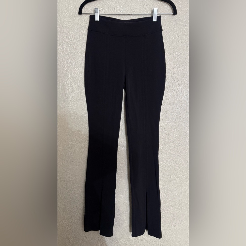 ALO Yoga Airbrush High-Waist Flutter Leggings in black color size small - Picture 6 of 10